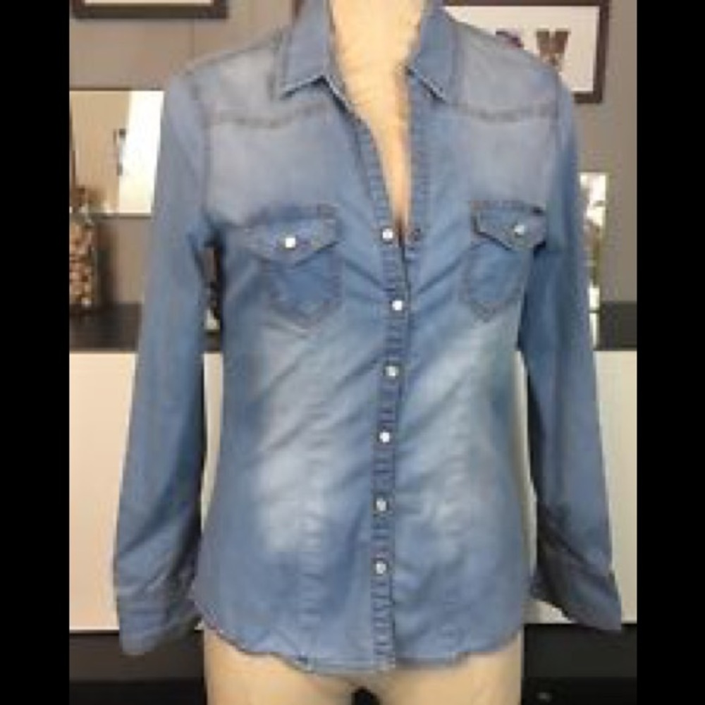 ‼️3/$20‼️Women’s Buffalo David Bitton Chambray Top